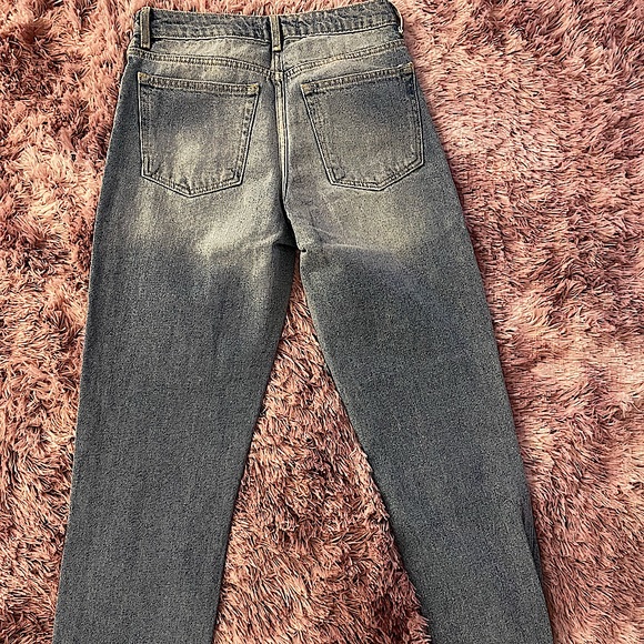 *NEW* Mom Jeans - Picture 3 of 6